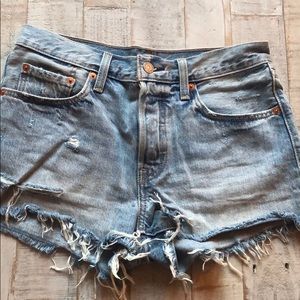 Women’s Levi’s denim shorts